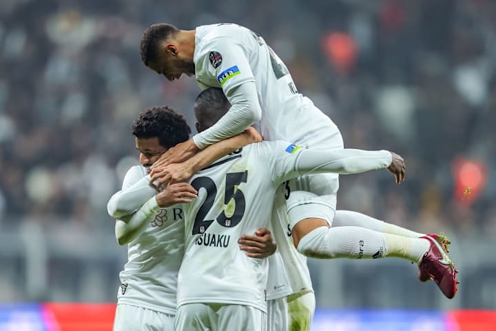 Beşiktaş, ligin ilk yarısında oynanan mücadeleyi Arthur Masuaku'nun golüyle 1-0 kazanmıştı.