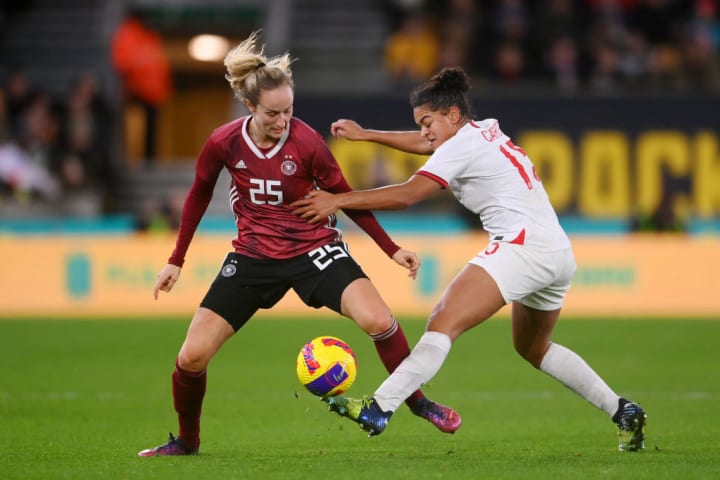 Fabienne Dongus, Jess Carter
