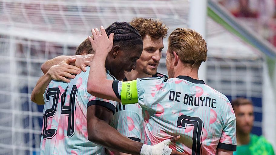 Amadou Onana, Kevin De Bruyne