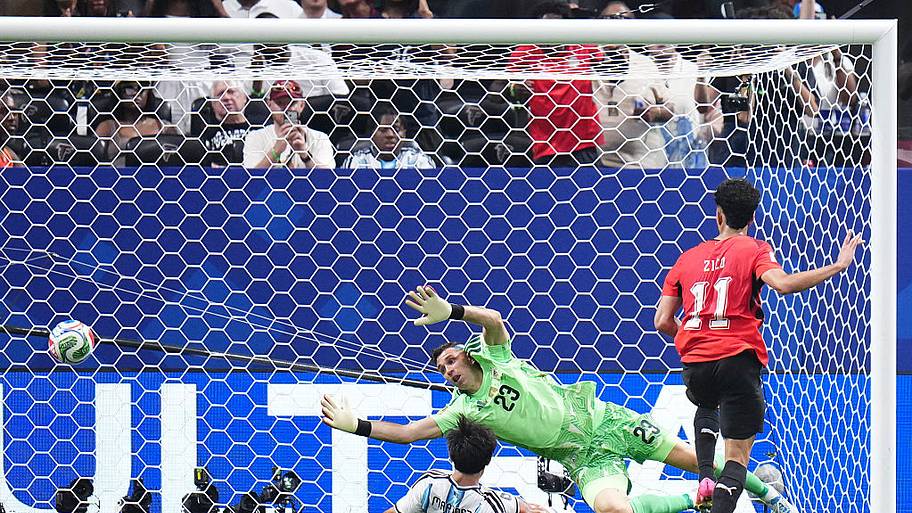 Mostafa Zico of Egypt scores against Argentina