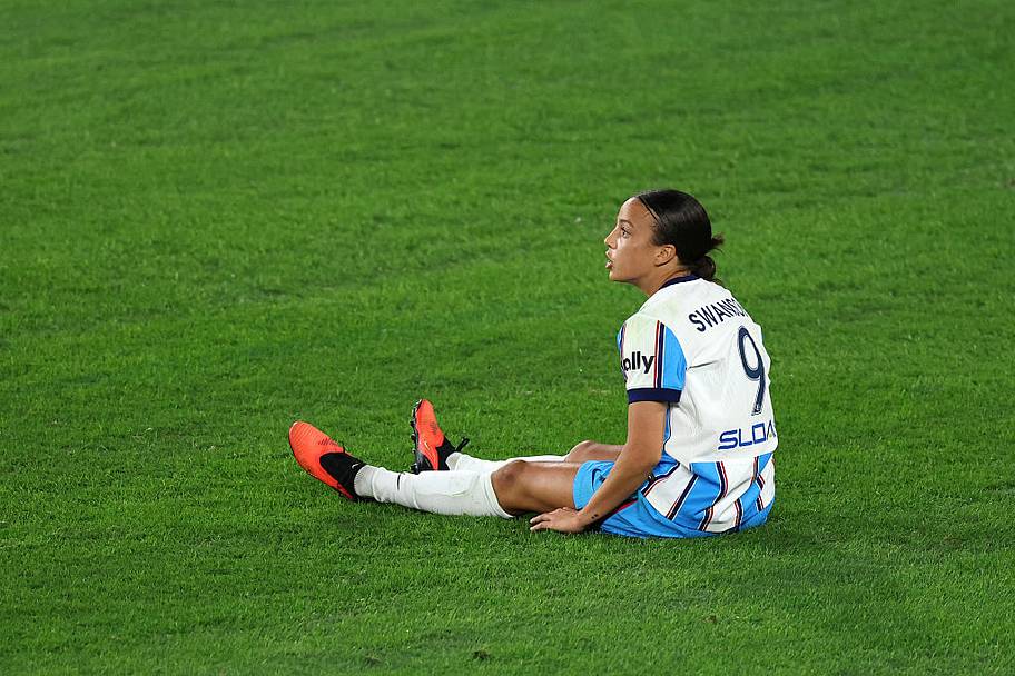 swanson sitting on the pitch