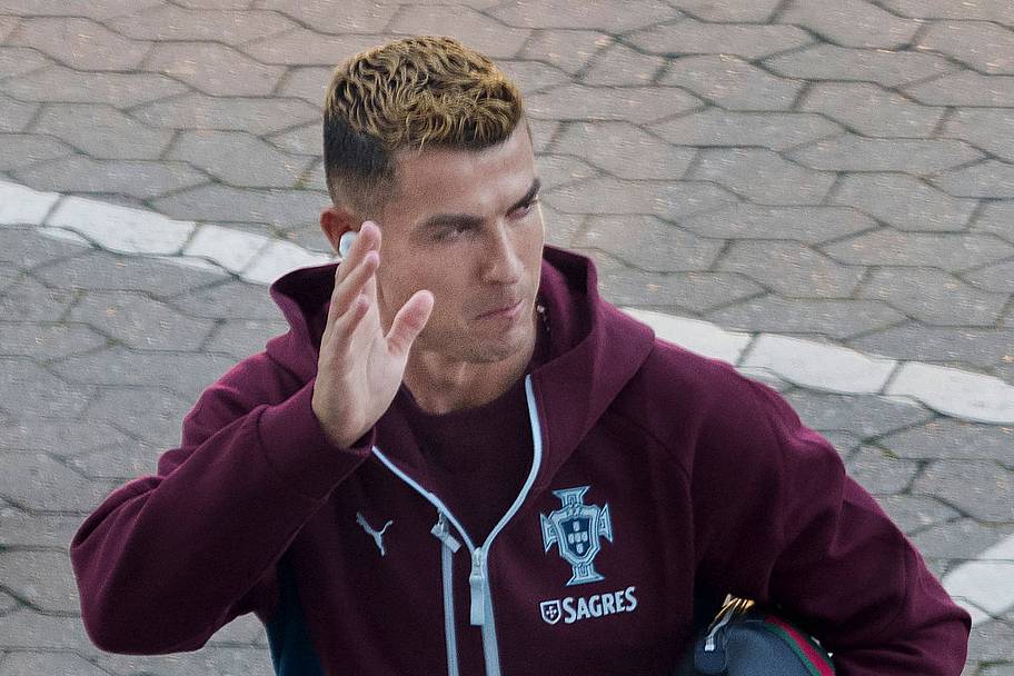 Cristiano Ronaldo waving.