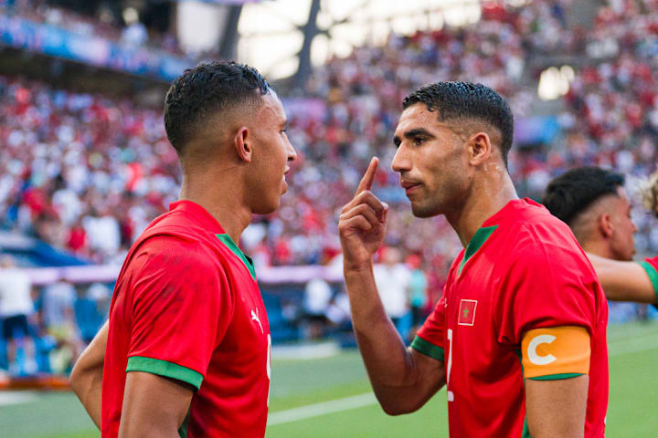 Gastgeber Marokko mit Top-Star Achraf Hakimi (r.) gilt auch als Top-Favorit für den Titelgewinn