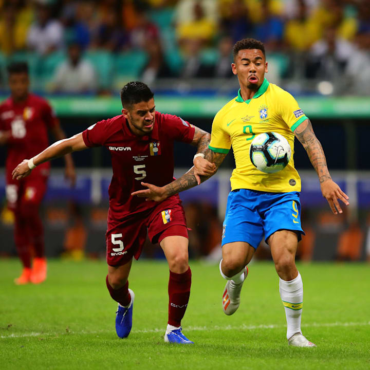 Gabriel Jesus, Junior Moreno