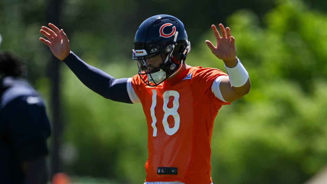 LAKE FOREST, ILLINOIS - JUNE 06: Caleb Williams #18 of the Chicago Bears practices during the Chicago Bears mandatory minicamp at Halas Hall on June 06, 2024 in Lake Forest, Illinois. 