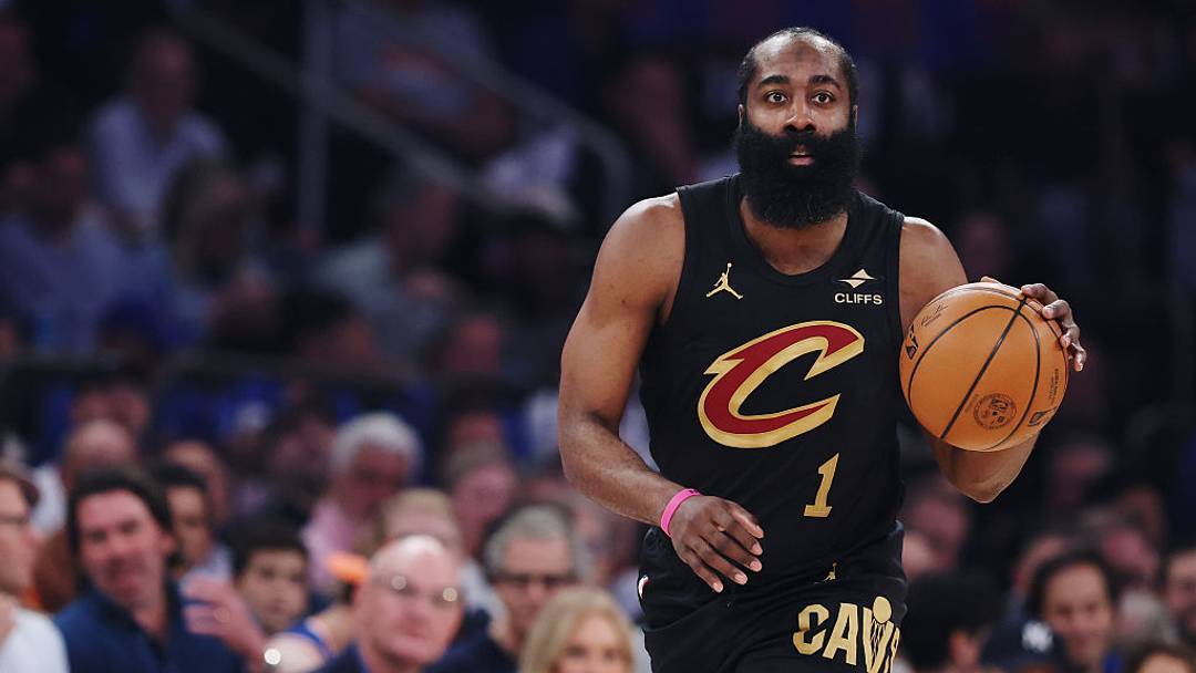 James Harden renovó con los Cleveland Cavaliers.