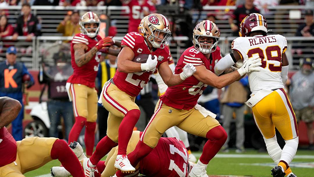 Christian McCaffrey consiguió dos touchdowns terrestres en la victoria de los 49ers por 23-17 sobre los Commanders