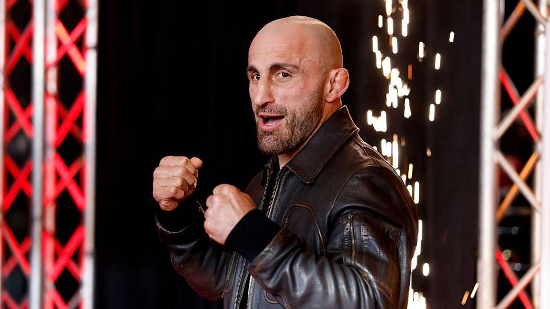 Alexander Volkanovski derrotó a Movsar Evloev por nocaut técnico en el segundo asalto en UFC 333 en la Etihad Arena de Abu Dhabi