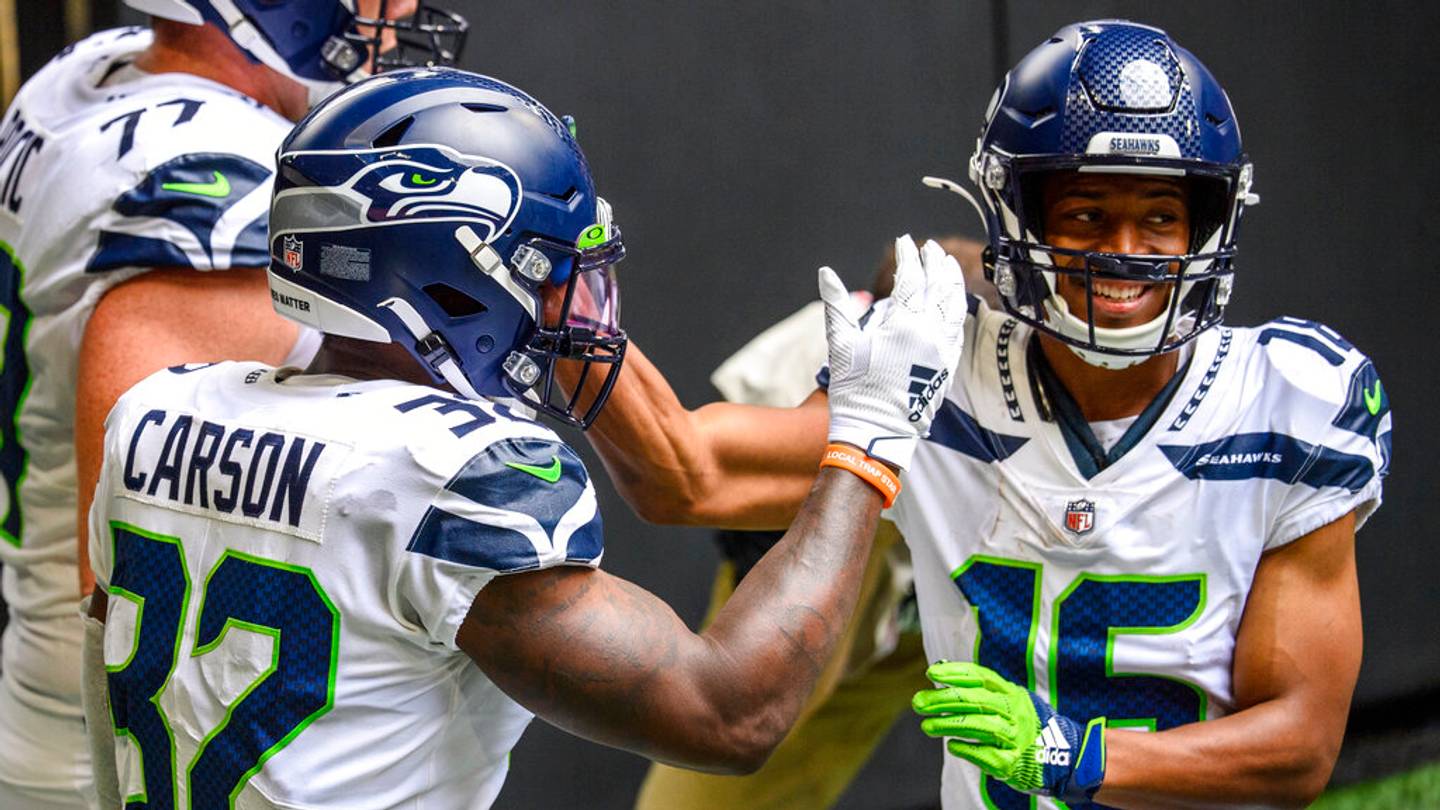 Tyler Lockett Tweets Touching Goodbye to Chris Carson After Retirement