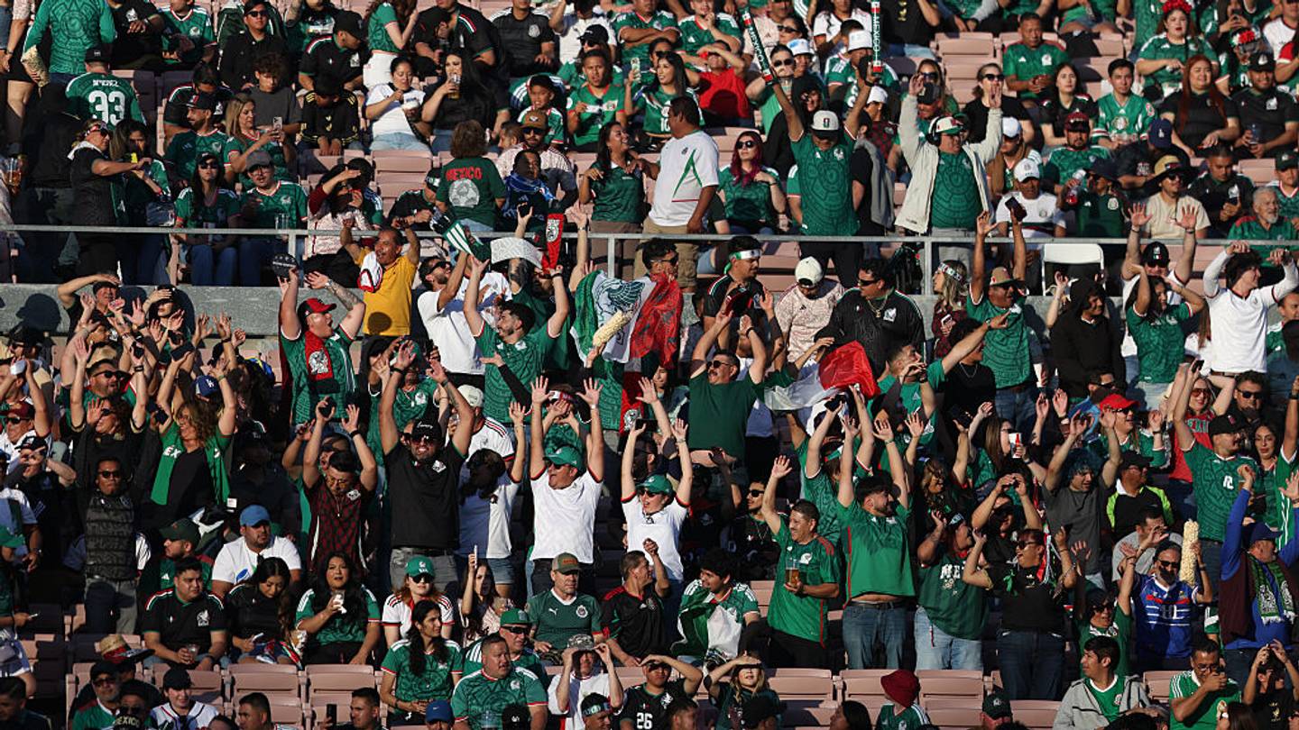 TAS ratifica dos multas contra México por canto homofóbico en amistosos de 2024