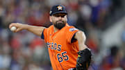 El pitcher mazatleco José Urquidy se recupera de una lesión.