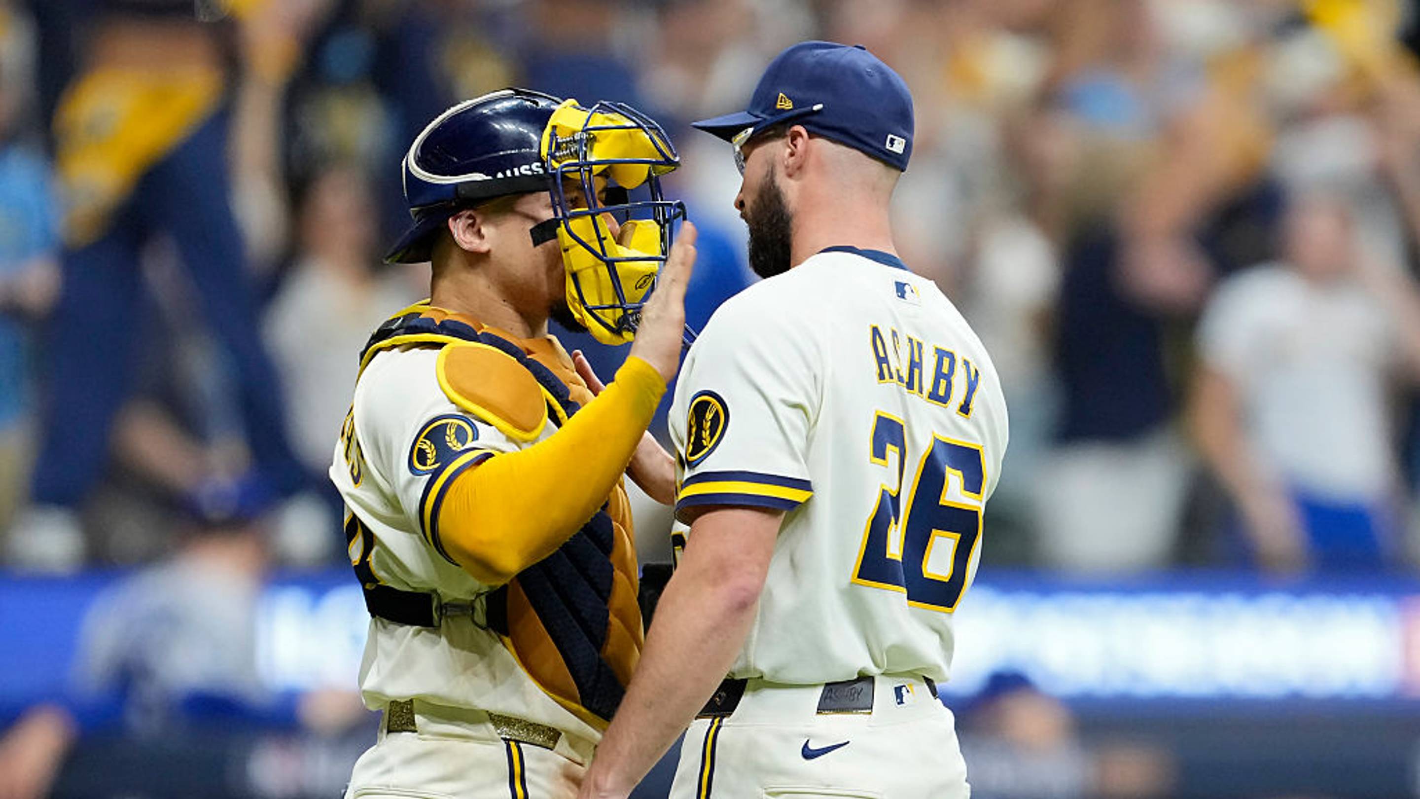¡El campeón, contra las cuerdas! Cerveceros vencen a Dodgers y toman ventaja 2-0 en la serie