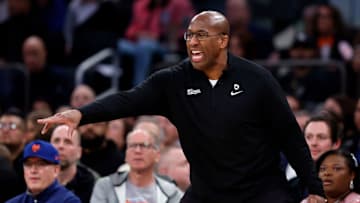Mike Brown dirigió a Sacramento Kings y los llevó a Playoffs.