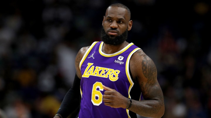 LeBron James tuvo una enorme carga física al jugar 37 minutos por partido en la temporada 2021-22 de los Lakers