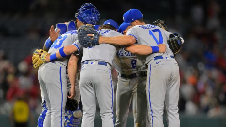 Más Allá del Béisbol - El dominicano Jean Segura junto a su