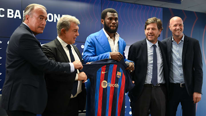 Franck Kessie, Joan Laporta, Rafael Yuste, Mateu Alemany, Jordi Cruyff