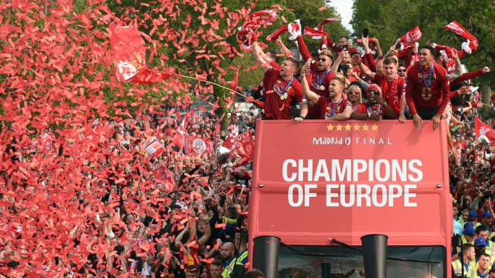TOPSHOT-FBL-EUR-C1-ENG-LIVERPOOL-TROPHY-PARADE