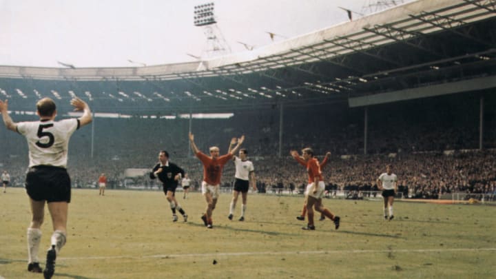 Geoff Hurst, Bobby Charlton