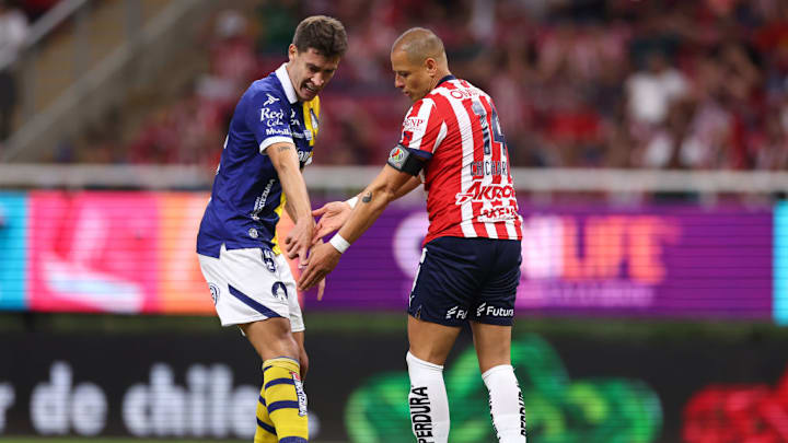 Javier Hernandez, Rodrigo Dourago