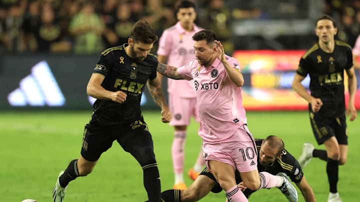 Lionel Messi, Ryan Hollingshead