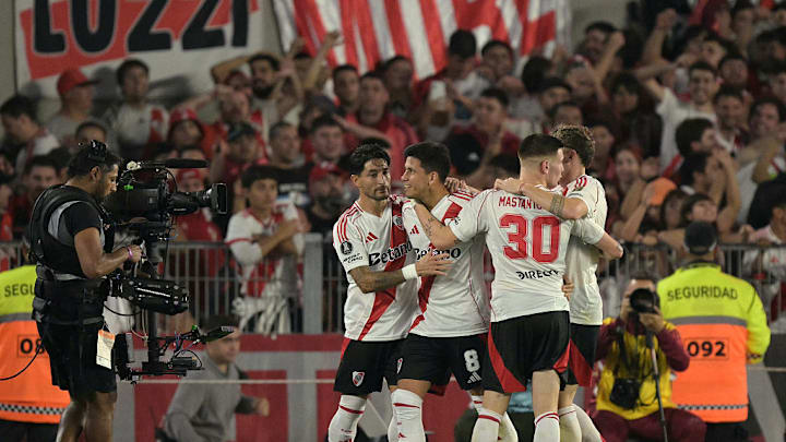 FBL-LIBERTADORES-RIVER-DELVALLE