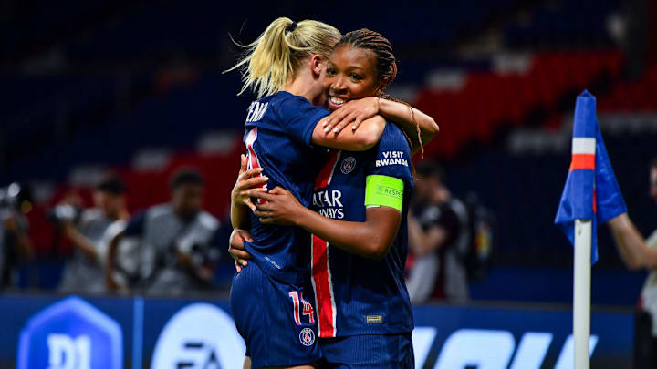 Célébration parisienne après un but de Geyoro face à Montpellier