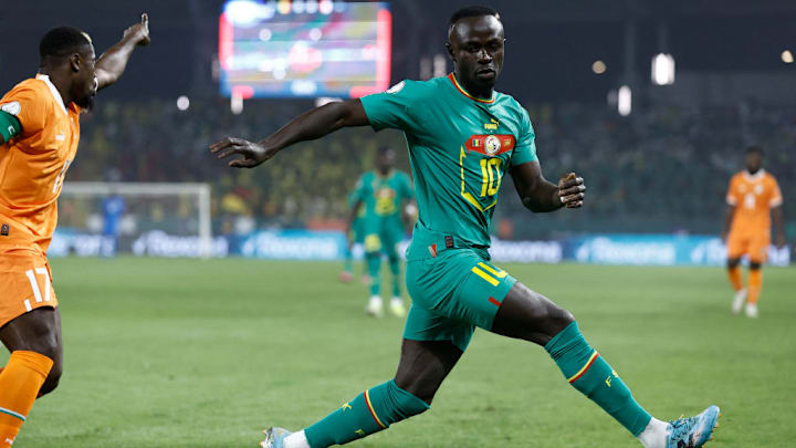 TOPSHOT-FBL-CAN-2024-SEN-CIV