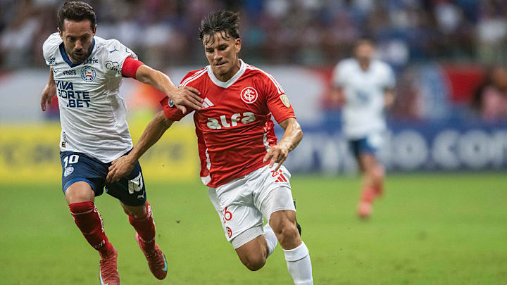Everton Ribeiro, Alexandro Bernabei