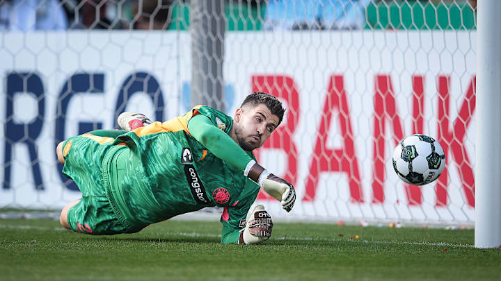 Nikola Vasilj muss sehr oft eingreifen