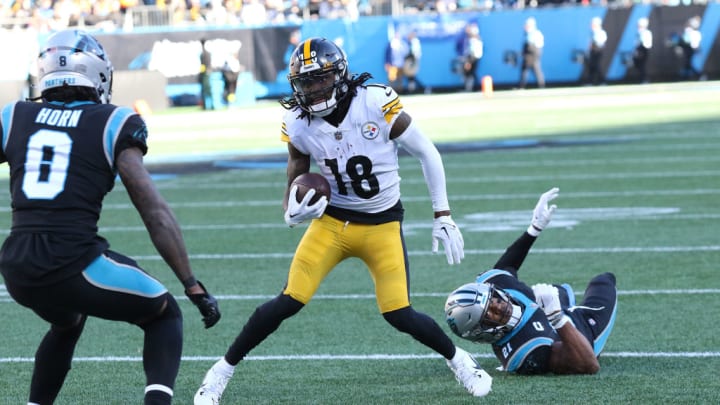 CHARLOTTE, NC - DECEMBER 18: Pittsburgh Steelers wide receiver Diontae Johnson (18) during an NFL football game between the Pittsburg Steelers and the Carolina Panthers on December 18, 2022 at Bank of America Stadium in Charlotte, N.C.