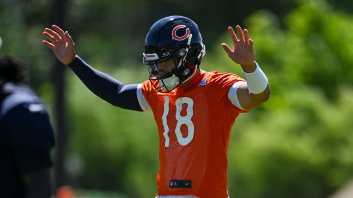 LAKE FOREST, ILLINOIS - JUNE 06: Caleb Williams #18 of the Chicago Bears practices during the Chicago Bears mandatory minicamp at Halas Hall on June 06, 2024 in Lake Forest, Illinois. 