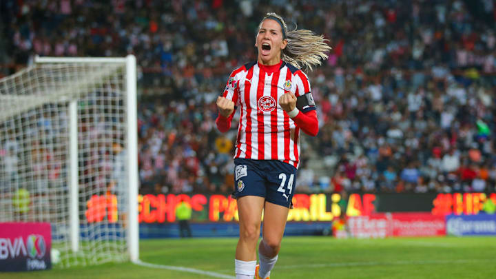 Alicia Cervantes de Chivas celebra después de anotar el tercer gol de su equipo durante el último partido de ida entre Pachuca y Chivas como parte del Torneo Grita México C22 Liga MX Femenil en el Estadio Hidalgo el 20 de mayo de 2022 en Pachuca, México.