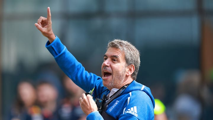 Arturo Elías Ayub logró un bicampeonato con Pumas y León y ahora suma un ascenso con Oviedo en la liga española Arturo Elías Ayub logró un bicampeonato con Pumas y León y ahora suma un ascenso con Oviedo en la liga española