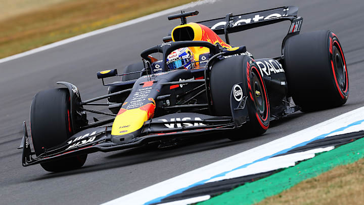 Verstappen logra la 'pole' en Silverstone por delante de los McLaren