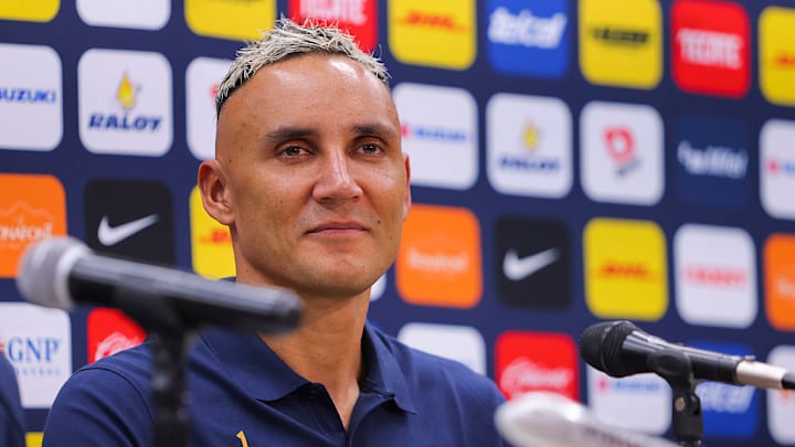 Keylor Navas durante su presentación como refuerzo de Pumas.