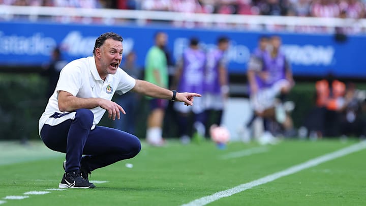 Gabriel Milito, técnico de las Chivas del Guadalajara, ha logrado que técnicos rivales como Larcamón, de Cruz Azul, y Jardine, de América, tengan elogios a su equipo. Gabriel Milito, técnico de las Chivas del Guadalajara, ha logrado que técnicos rivales como Larcamón, de Cruz Azul, y Jardine, de América, tengan elogios a su equipo.