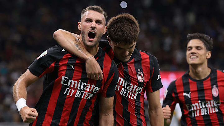 Santi Gimenez celebra su gol en la victoria sobre el Lecce. Santi Gimenez celebra su gol en la victoria sobre el Lecce.