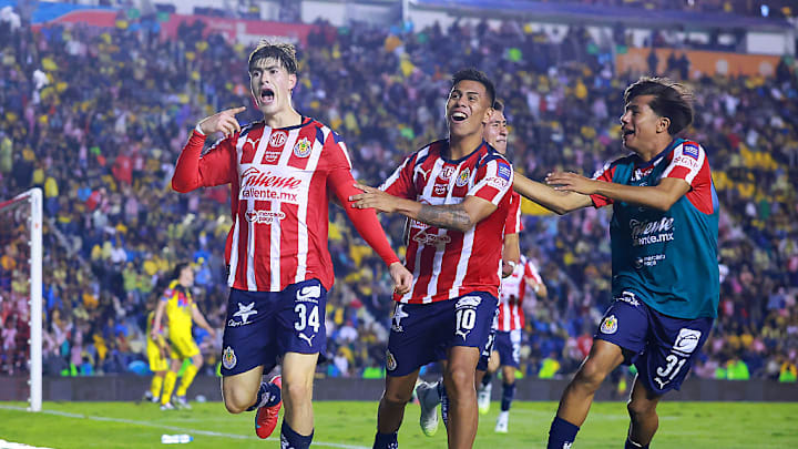 Armando González celebra un gol con las Chivas. Armando González celebra un gol con las Chivas.