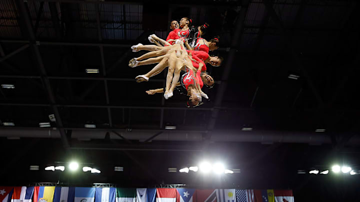 Dafne Navarro es una de las figuras de la gimnasia de trampolín en México. Dafne Navarro es una de las figuras de la gimnasia de trampolín en México.