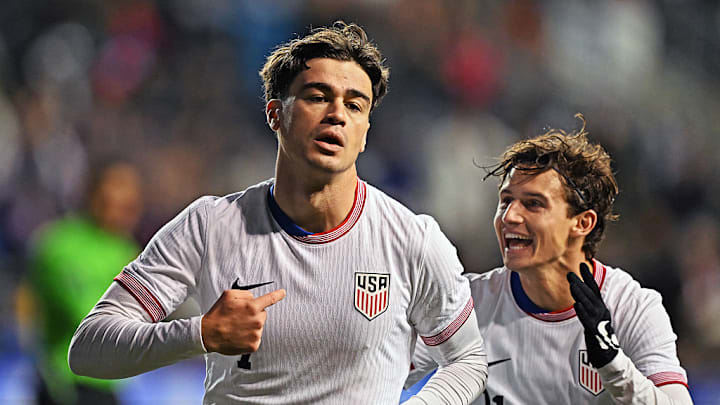 Gio Reyna anotó uno de los dos goles de Estados Unidos.