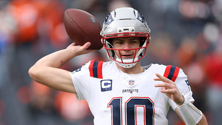 Ante Denver, Drake Maye completó 10 pases para 86 yardas y corrió para un TD. Ante Denver, Drake Maye completó 10 pases para 86 yardas y corrió para un TD.