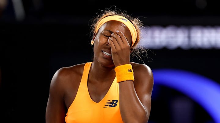 Gauff fue captada por cámaras de TV rompiendo su raqueta en una zona alejada de la pista.