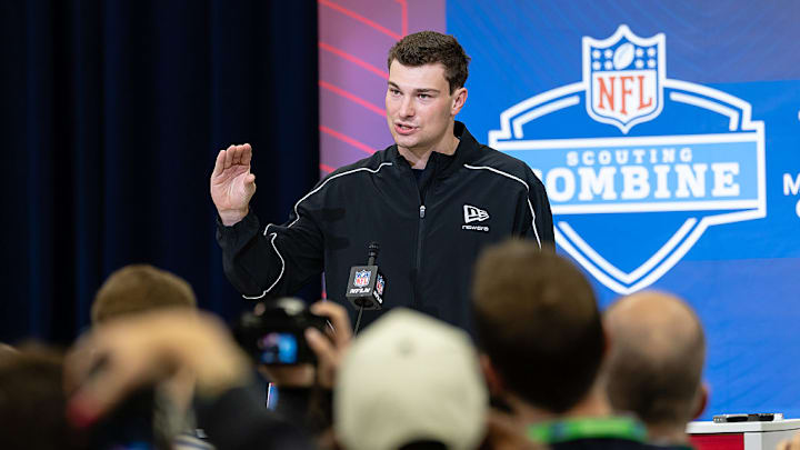 Fernando Mendoza, ante los medios en el NFL Combine. Fernando Mendoza, ante los medios en el NFL Combine.