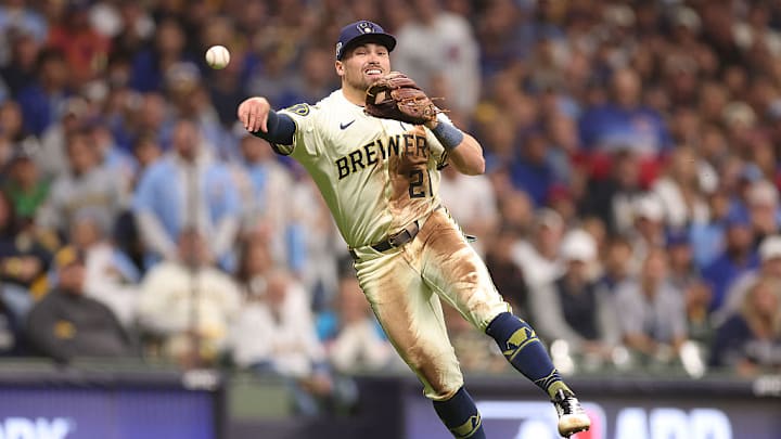 Caleb Durbin llega a los Red Sox vía los Brewers.