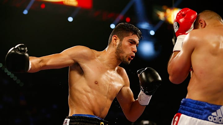 Gilberto "Zurdo" Ramírez le conecta un derechazo a Arthur Abraham Gilberto "Zurdo" Ramírez le conecta un derechazo a Arthur Abraham