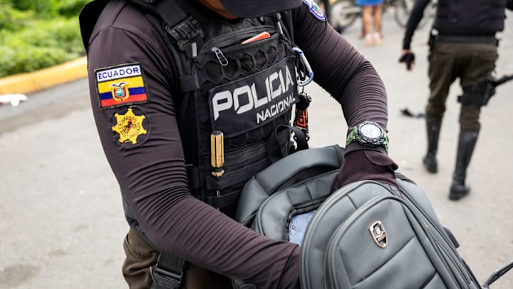 La policía de Ecuador detuvo a un exseleccionado por intento de robo. La policía de Ecuador detuvo a un exseleccionado por intento de robo.