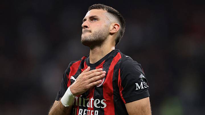 Santiago Gimenez y una temporada de pesadilla con el AC Milan. Santiago Gimenez y una temporada de pesadilla con el AC Milan.