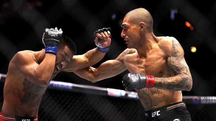 Edgar Cháirez (d) busca trascender en la UFC.