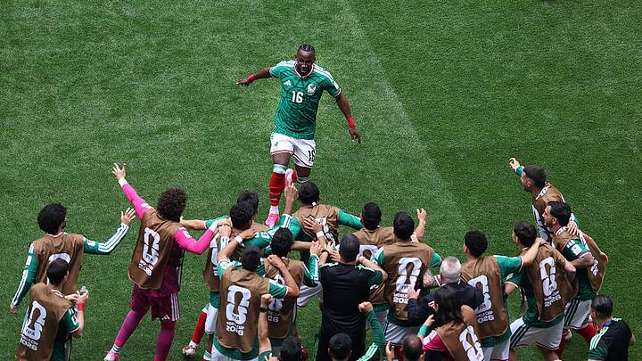 El mexicano nacido en Colombia marcó como lo hizo Sinha hace 20 años. 