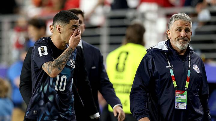 La FIFA estrena su nueva regla con una histórica expulsión de Miguel Almirón La FIFA estrena su nueva regla con una histórica expulsión de Miguel Almirón